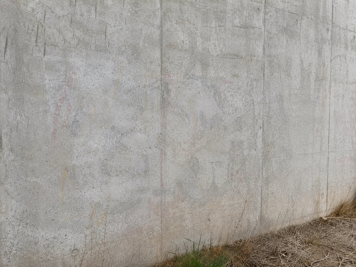 Betonwand nach der Probe mit leichtem Restschatten