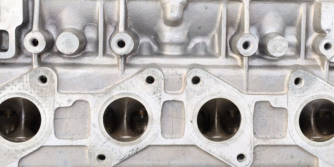 Zylinderkopf metallisch blank nach der Trockeneisreinigung