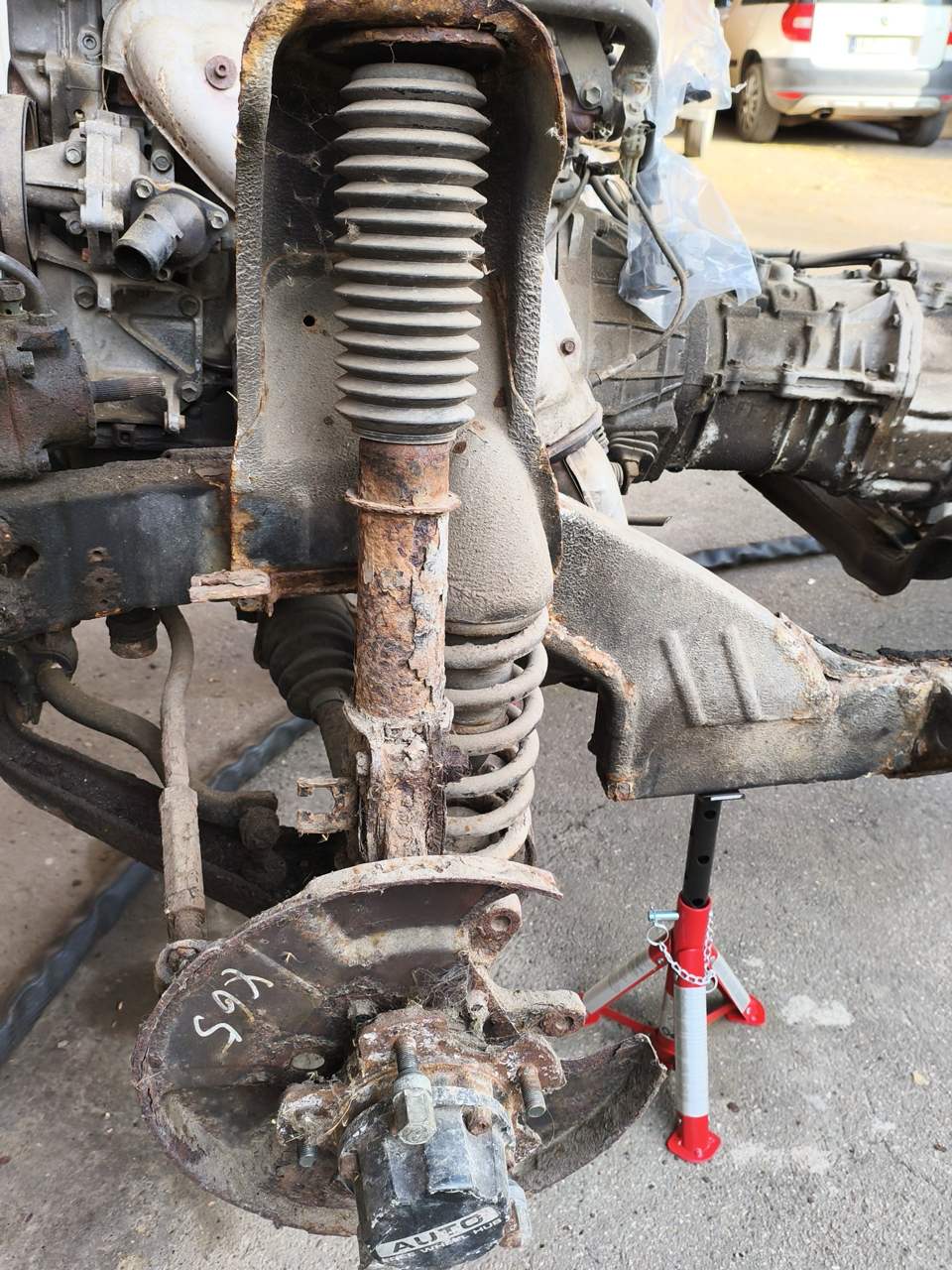 Stark verrostetes Fahrwerk vor der Reinigung in Heilbronn