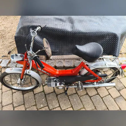 Trockeneisstrahlen am Oldtimer: der Puch Maxi von 1977 nach der trockenen Reinigung in voller Länge