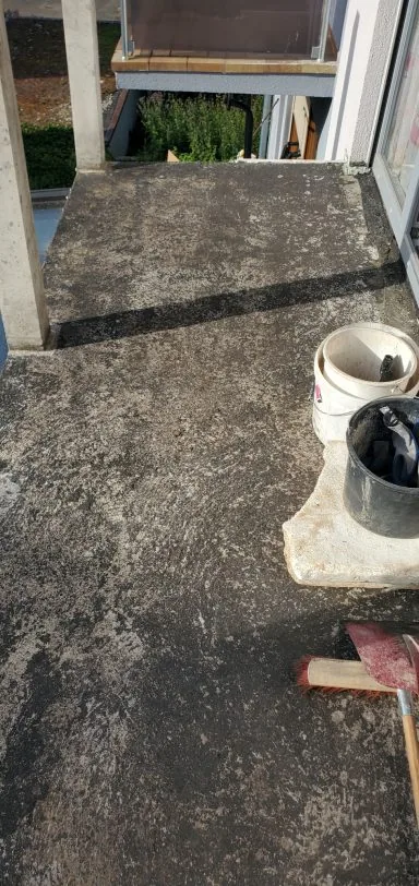 Bitumen auf Balkon mit Trockeneis entfernt (Bild 2)