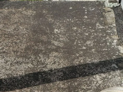 Bitumen auf Balkon mit Trockeneis entfernt (Bild 3)