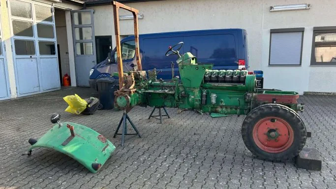 Deutz Oldtimer Traktor, mit Trockeneisstrahlen aufbereitet