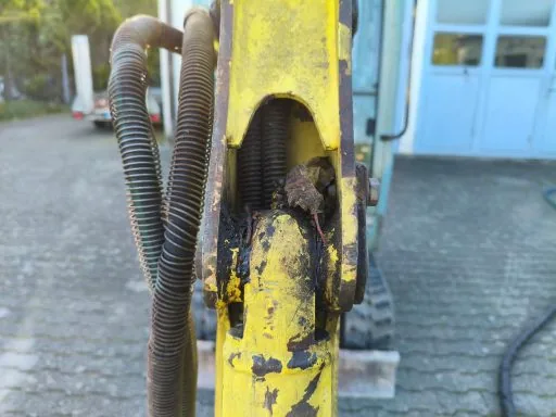 Minibagger mit Trockeneis von Fett befreit (Bild 3)