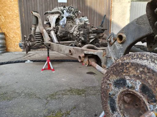 Suzuki Vitara Fahrgestell mit Trockeneis gereinigt (Bild 1)