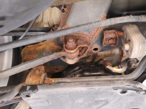 Mercedes W203 Unterboden mit Trockeneis gereinigt (Bild 2)
