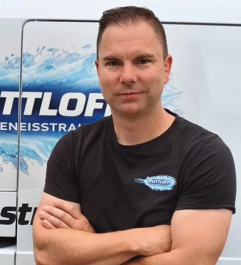 Torben Ruttloff, Gründer und Inhaber von Ruttloff Trockeneisstrahlen, im Porträt